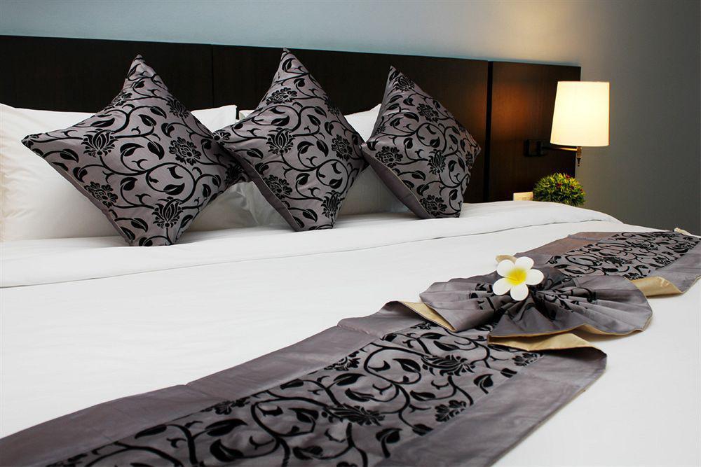 Simplitel Hotel Karon Ngoại thất bức ảnh